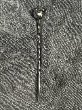 Silver Twisted Metal Hair Stick with Decorative Top